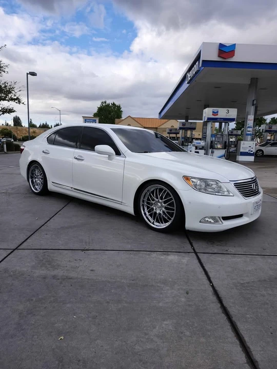 2007 Lexus LS 4th Gen - Image 2 of 8