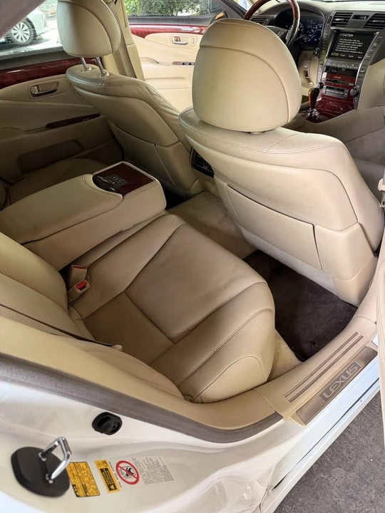 2007 Lexus LS 4th Gen - Image 5 of 8