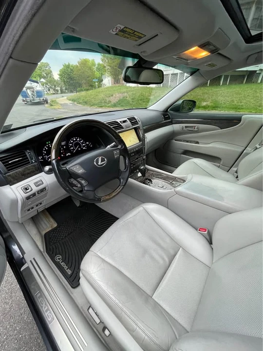 2007 Lexus LS 4th Gen - Image 13 of 19