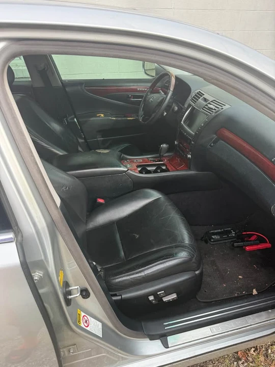2007 Lexus LS 4th Gen - Image 3 of 4
