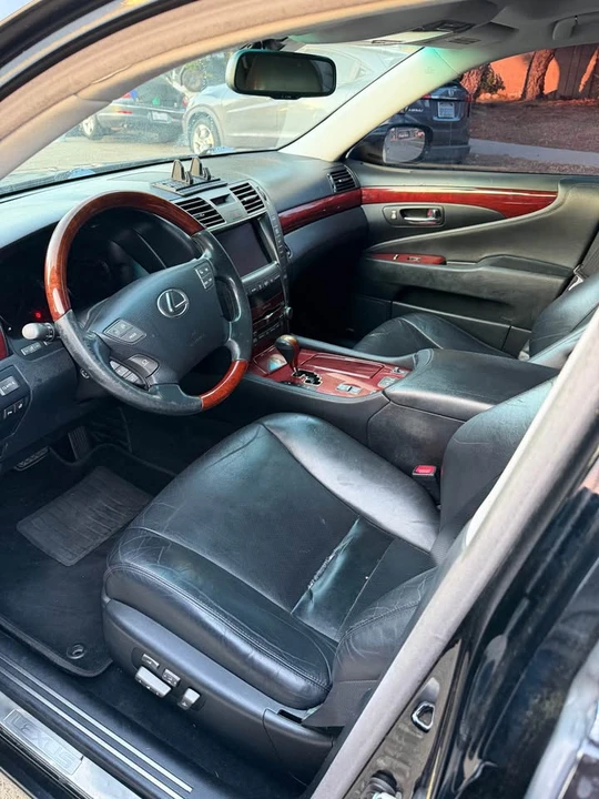 2007 Lexus LS 4th Gen - Image 9 of 11