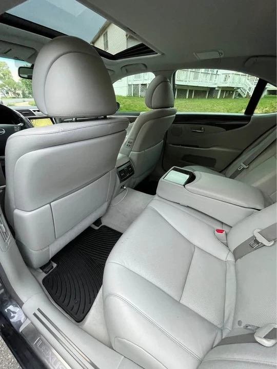 2007 Lexus LS 4th Gen - Image 10 of 19