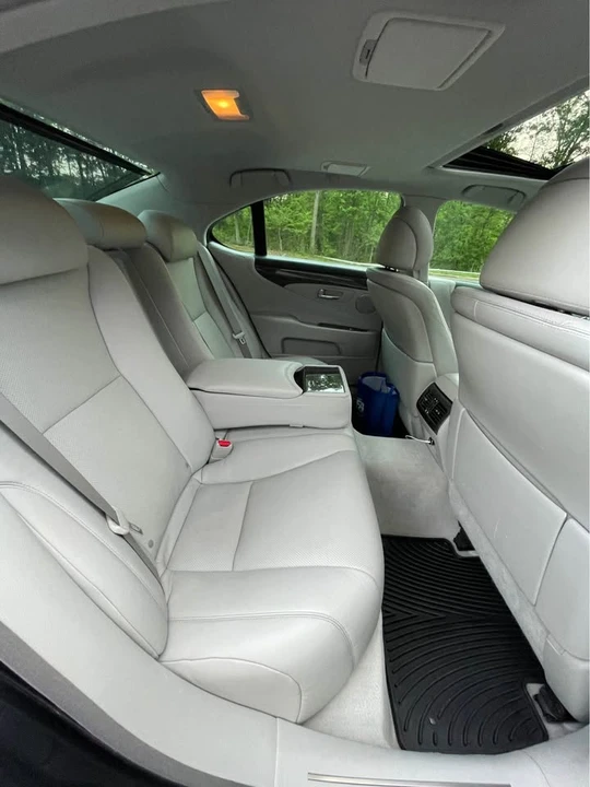 2007 Lexus LS 4th Gen - Image 11 of 19