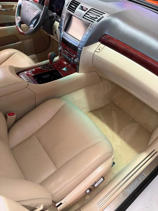 2007 Lexus LS 4th Gen - Image 12 of 16