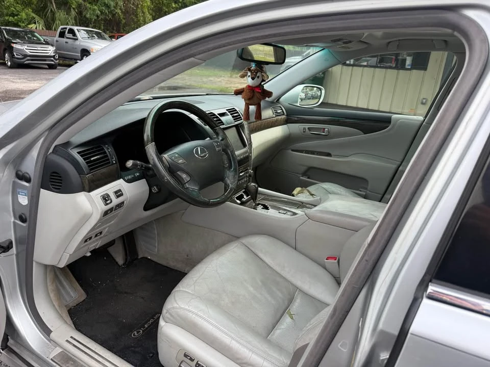 2007 Lexus LS 4th Gen - Image 15 of 18