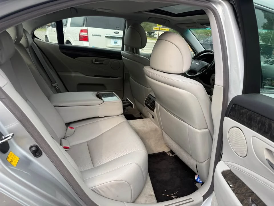 2007 Lexus LS 4th Gen - Image 11 of 18