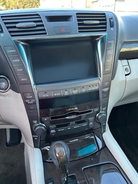 2007 Lexus LS 4th Gen - Image 11 of 13