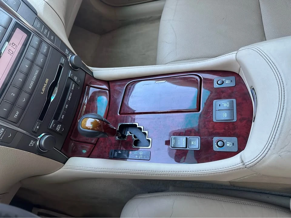 2007 Lexus LS 4th Gen - Image 18 of 19