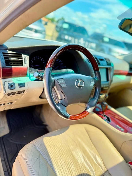 2007 Lexus LS 4th Gen - Image 14 of 20