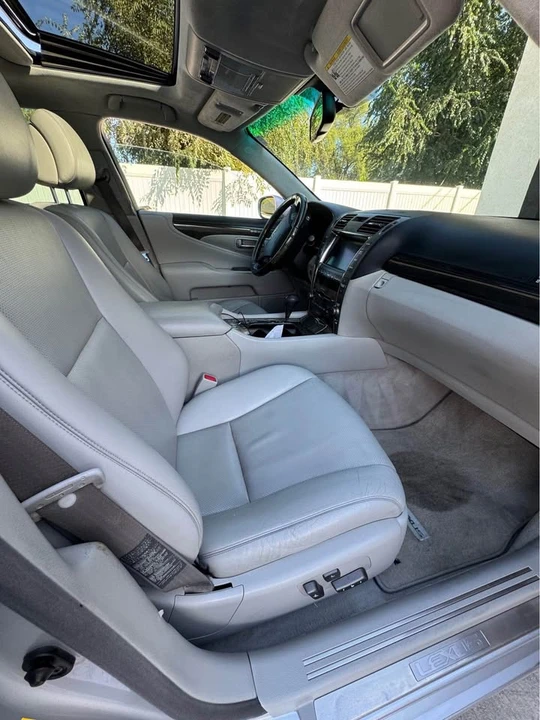 2007 Lexus LS 4th Gen - Image 5 of 10
