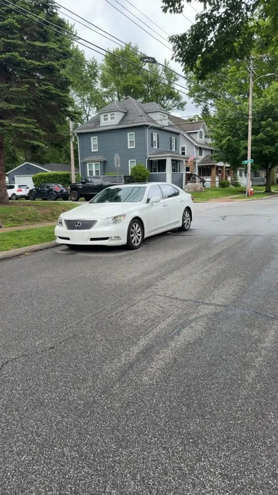 2007 Lexus LS 4th Gen - Image 5 of 11