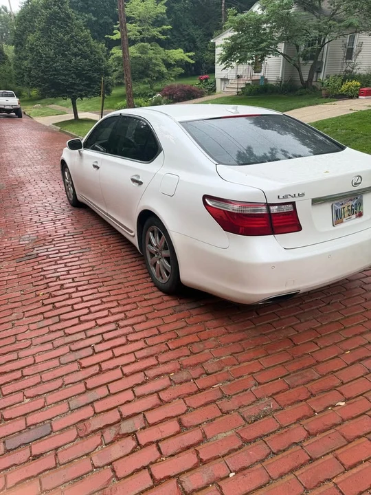 2007 Lexus LS 4th Gen - Image 2 of 11