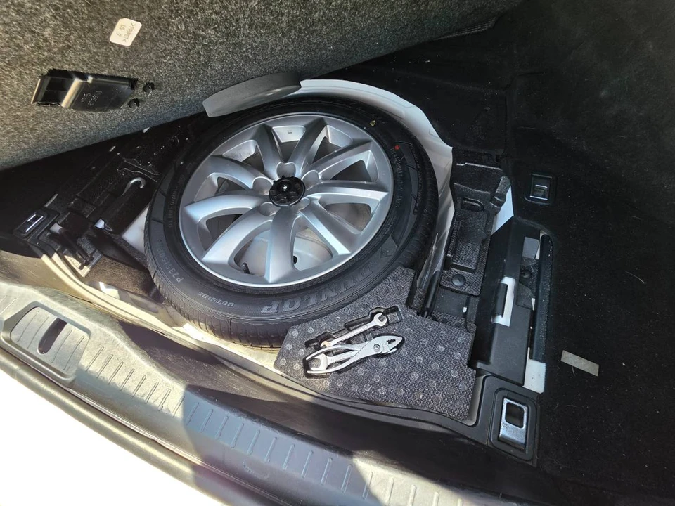 2007 Lexus LS 4th Gen - Image 11 of 21