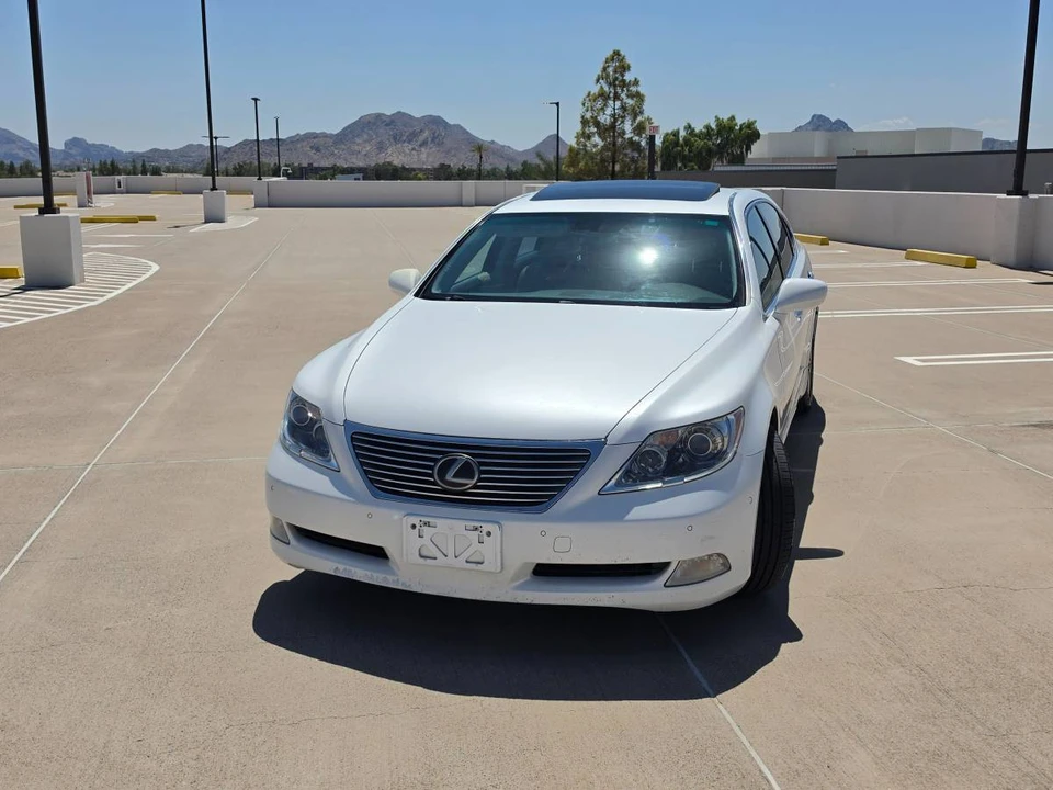 2007 Lexus LS 4th Gen - Image 9 of 21