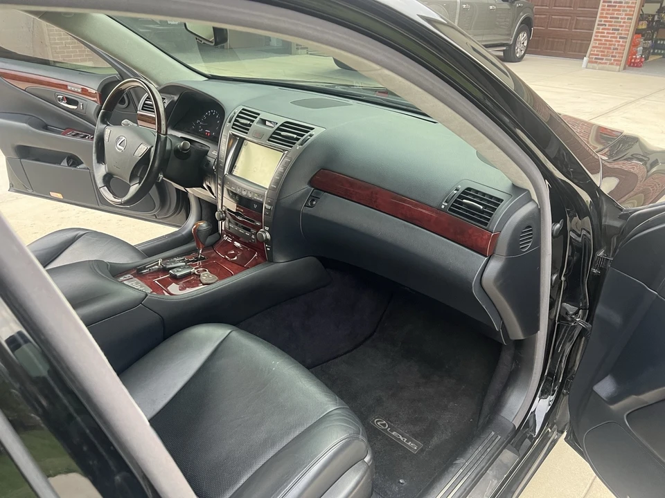 2007 Lexus LS 4th Gen - Image 23 of 26