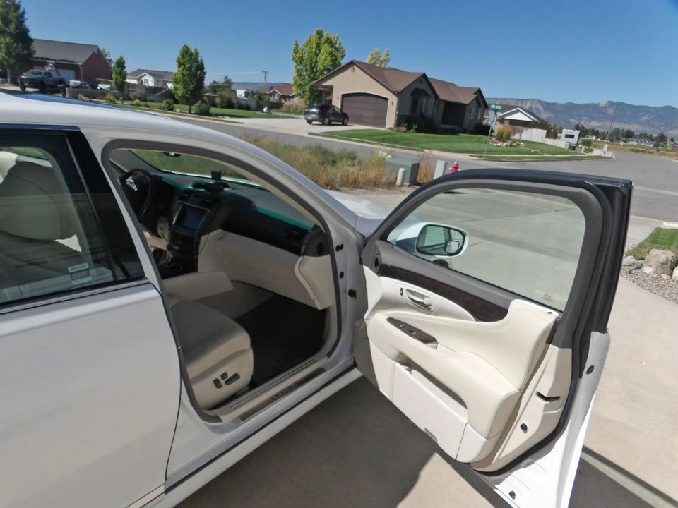 2007 Lexus LS 4th Gen - Image 9 of 21