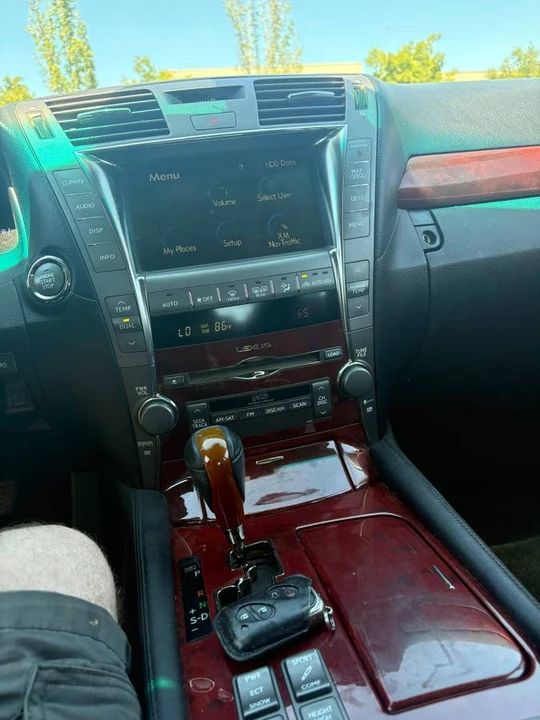 2007 Lexus LS 4th Gen - Image 10 of 13