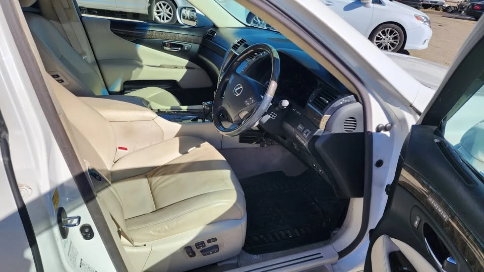 2007 Lexus LS 4th Gen - Image 9 of 13