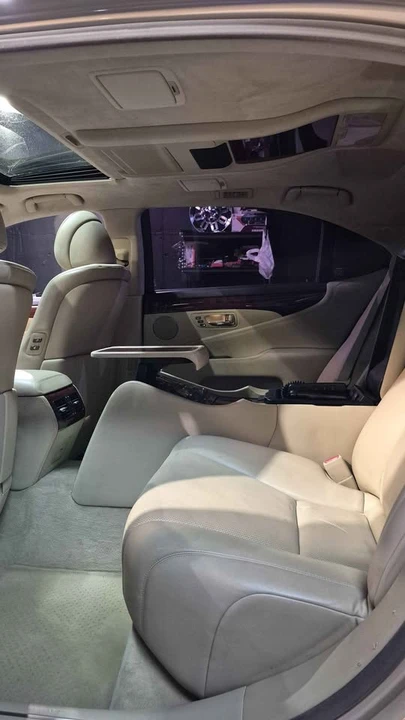 2007 Lexus LS 4th Gen - Image 10 of 19