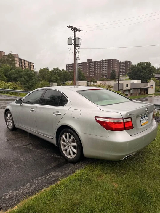 2007 Lexus LS 4th Gen - Image 4 of 16