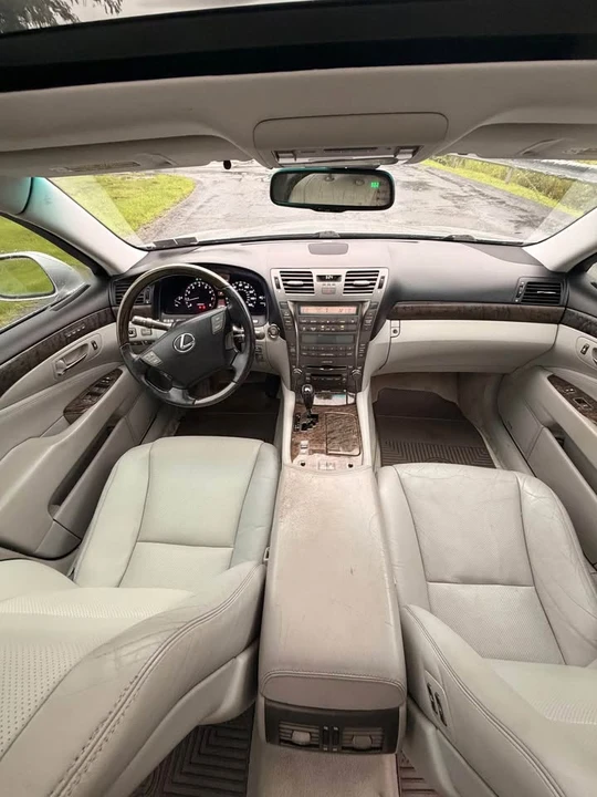 2007 Lexus LS 4th Gen - Image 10 of 16