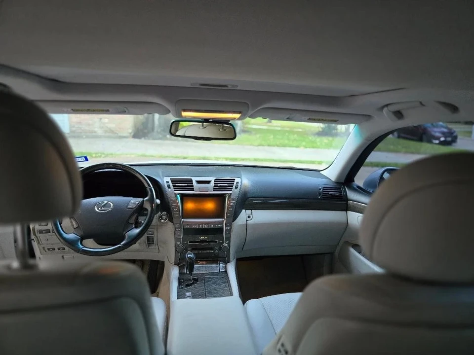 2007 Lexus LS 4th Gen - Image 14 of 18