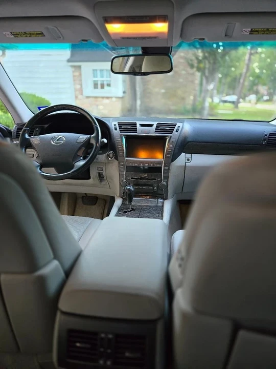 2007 Lexus LS 4th Gen - Image 12 of 18