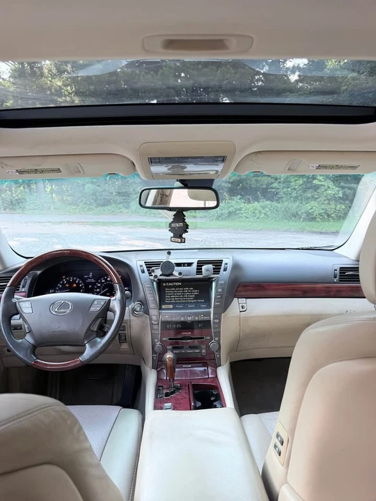 2007 Lexus LS 4th Gen - Image 13 of 14