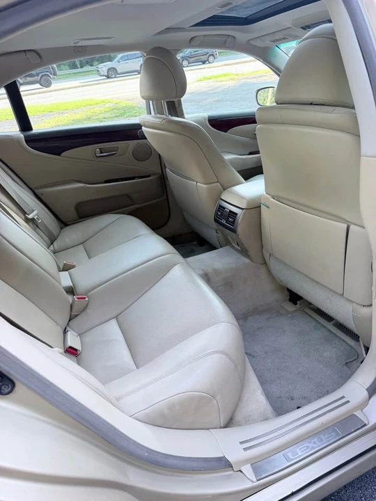 2007 Lexus LS 4th Gen - Image 9 of 14