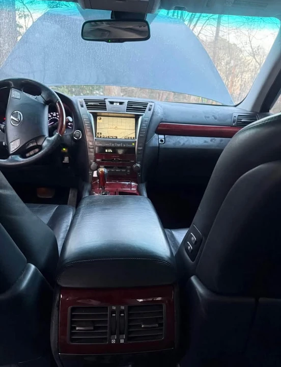 2007 Lexus LS 4th Gen - Image 9 of 11
