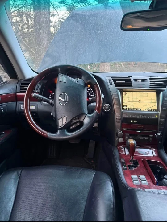 2007 Lexus LS 4th Gen - Image 8 of 11