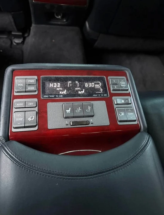 2007 Lexus LS 4th Gen - Image 6 of 11