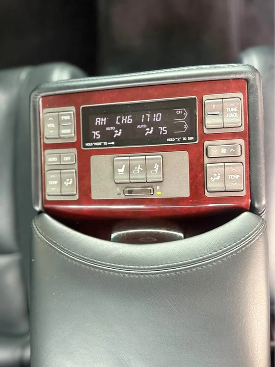 2007 Lexus LS 4th Gen - Image 11 of 18