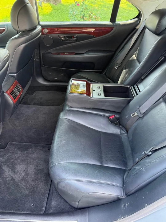 2007 Lexus LS 4th Gen - Image 9 of 16