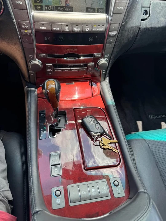 2007 Lexus LS 4th Gen - Image 14 of 20