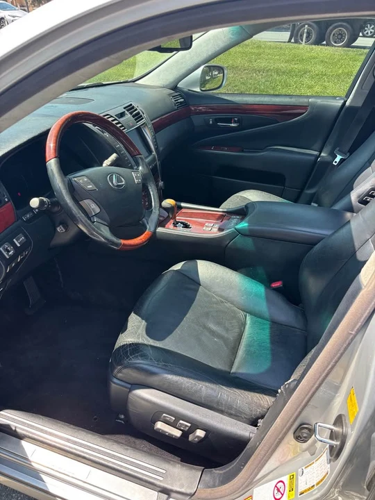 2007 Lexus LS 4th Gen - Image 10 of 20