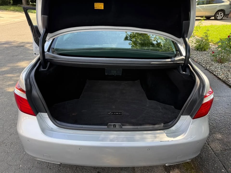 2007 Lexus LS 4th Gen - Image 11 of 16