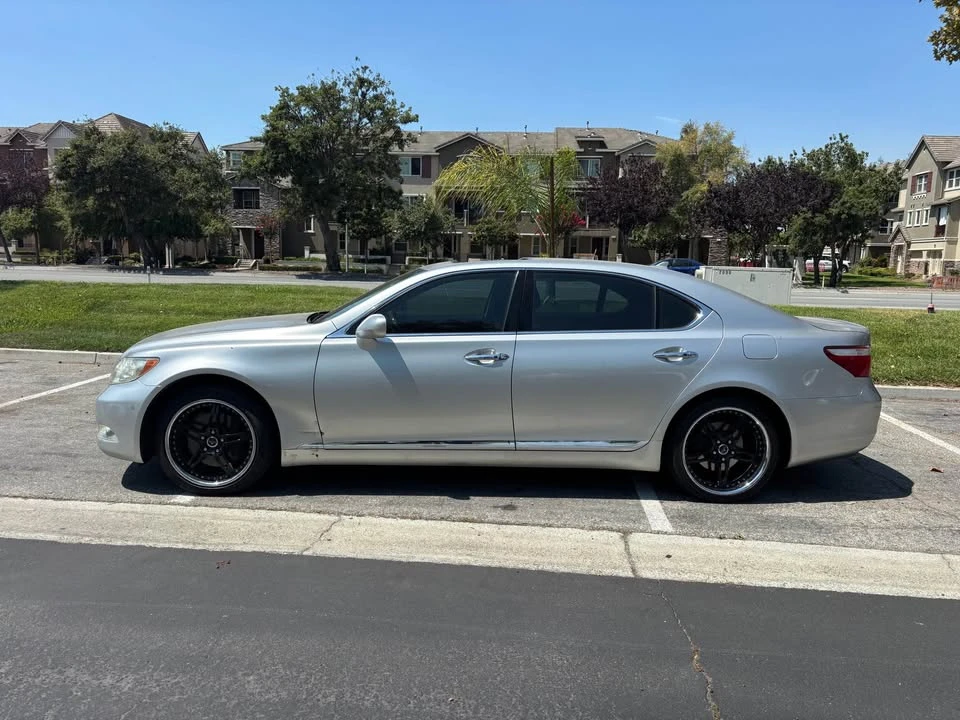 2007 Lexus LS 4th Gen - Image 2 of 20