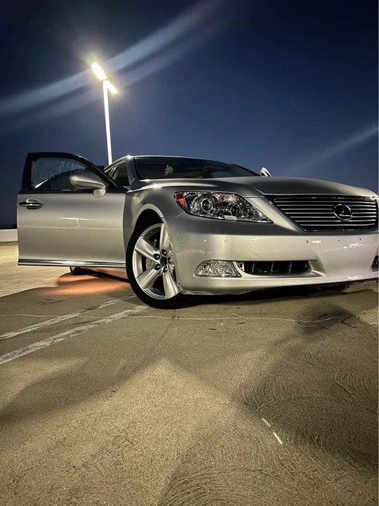 2007 Lexus LS 4th Gen - Image 3 of 3