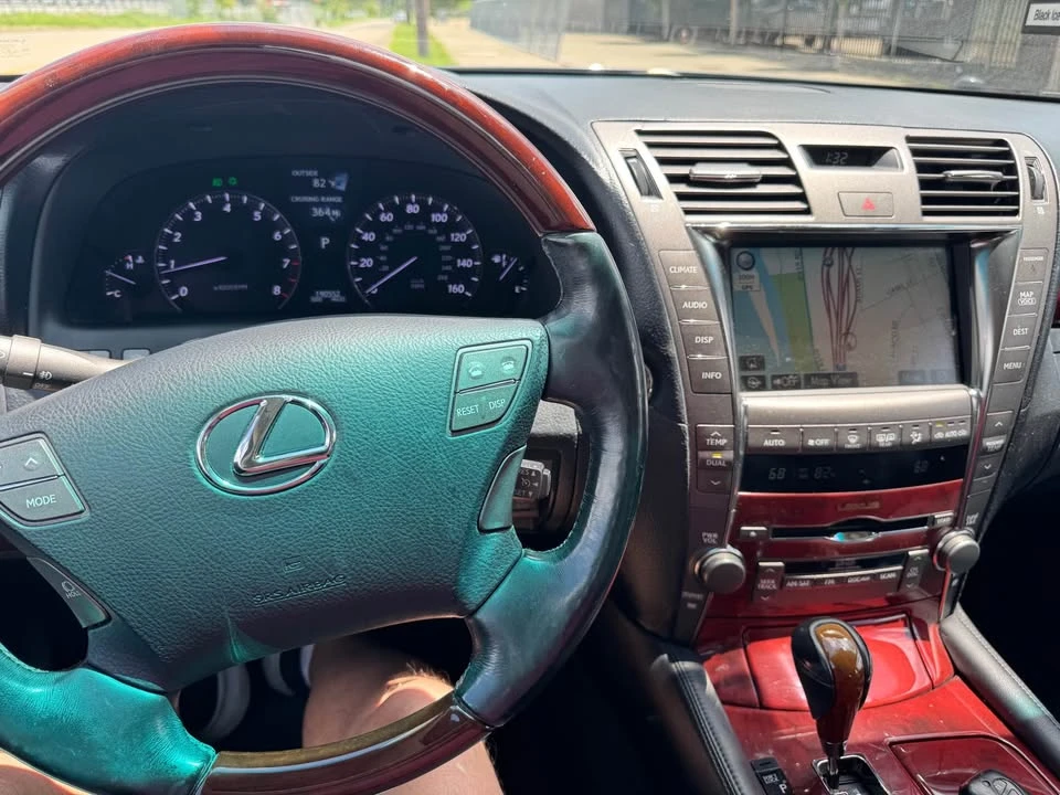 2007 Lexus LS 4th Gen - Image 18 of 20