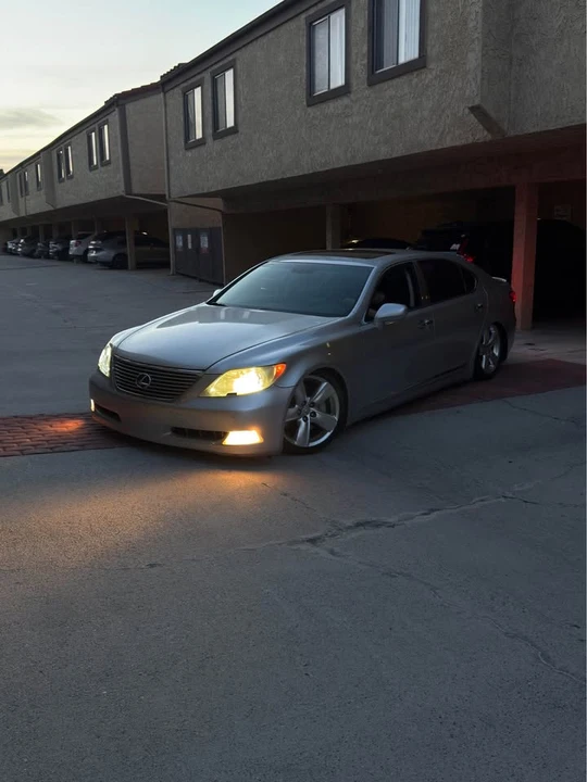 2007 Lexus LS 4th Gen - Image 2 of 3