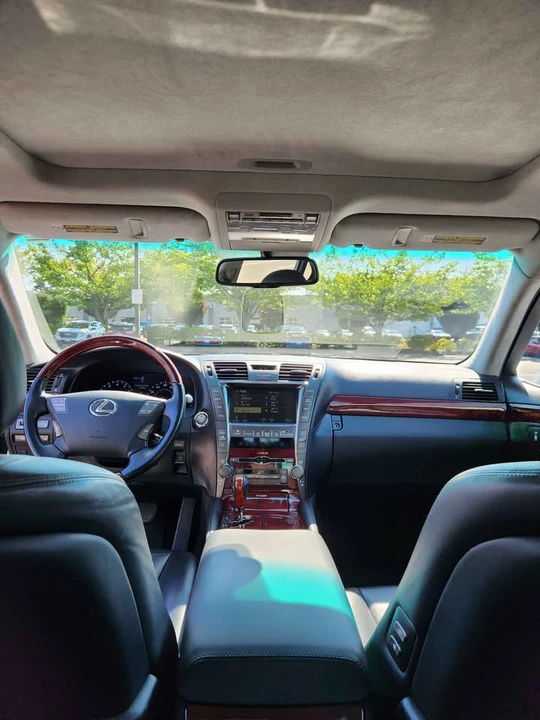 2007 Lexus LS 4th Gen - Image 11 of 14