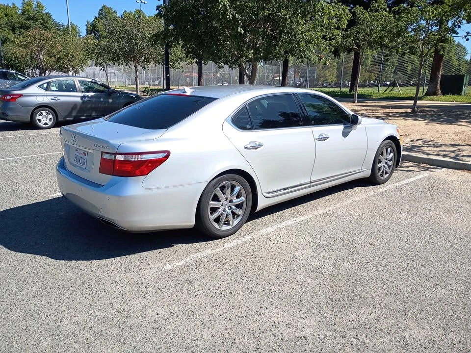 2007 Lexus LS 4th Gen - Image 5 of 8