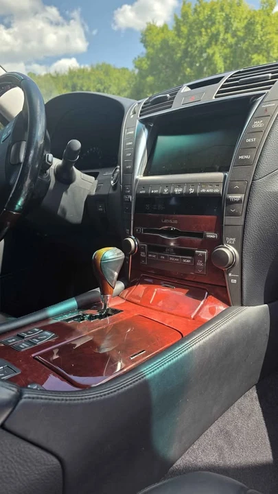 2007 Lexus LS 4th Gen - Image 16 of 20
