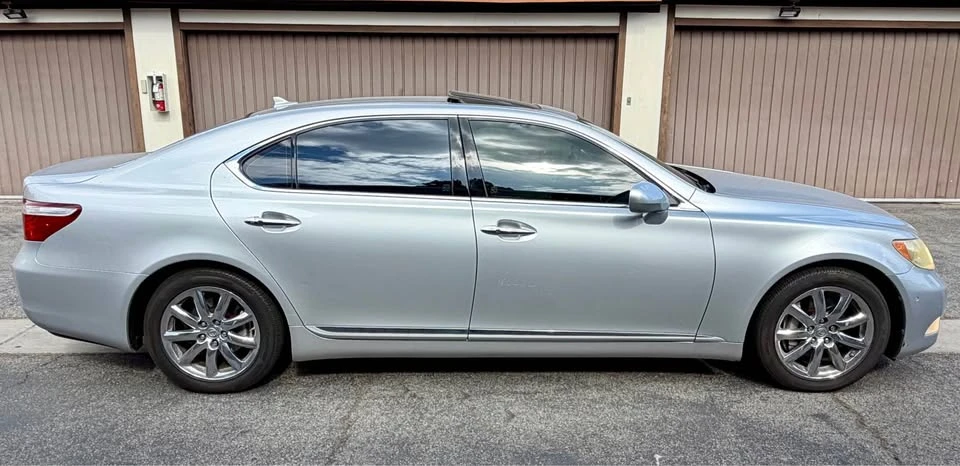 2007 Lexus LS 4th Gen - Image 5 of 8