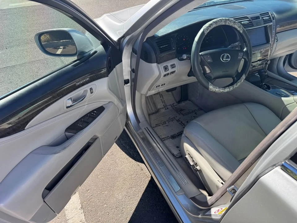 2007 Lexus LS 4th Gen - Image 19 of 20