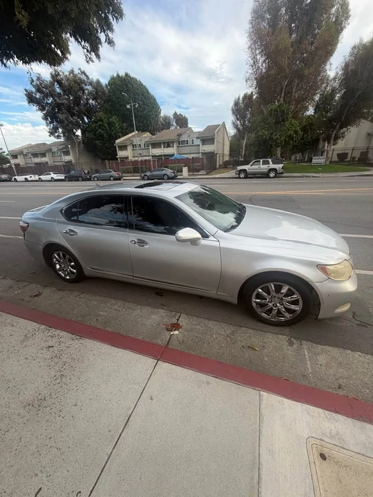 2007 Lexus LS 4th Gen - Image 2 of 10