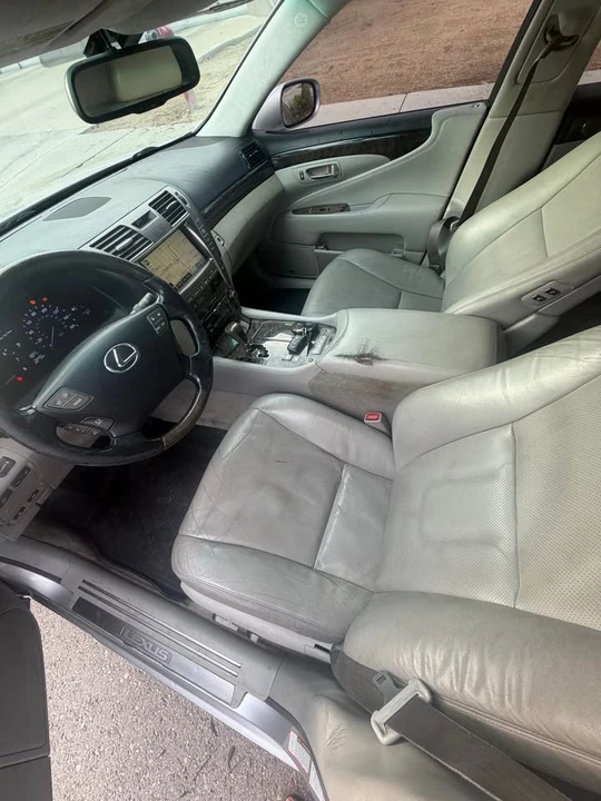2007 Lexus LS 4th Gen - Image 9 of 10