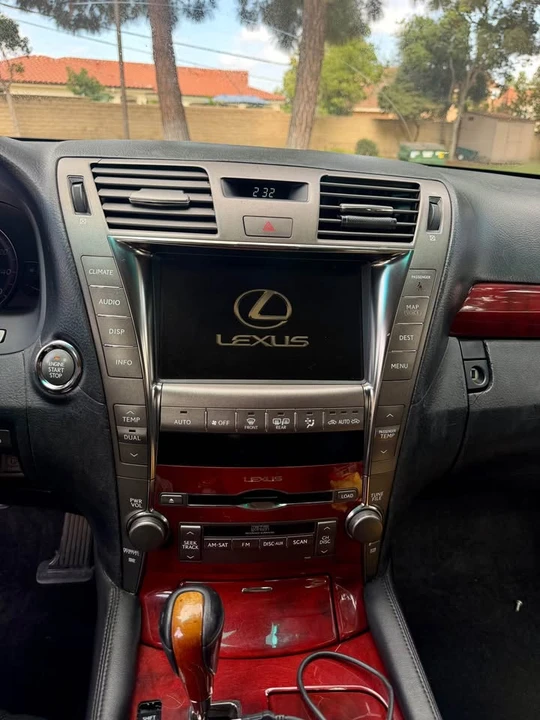 2007 Lexus LS 4th Gen - Image 13 of 18