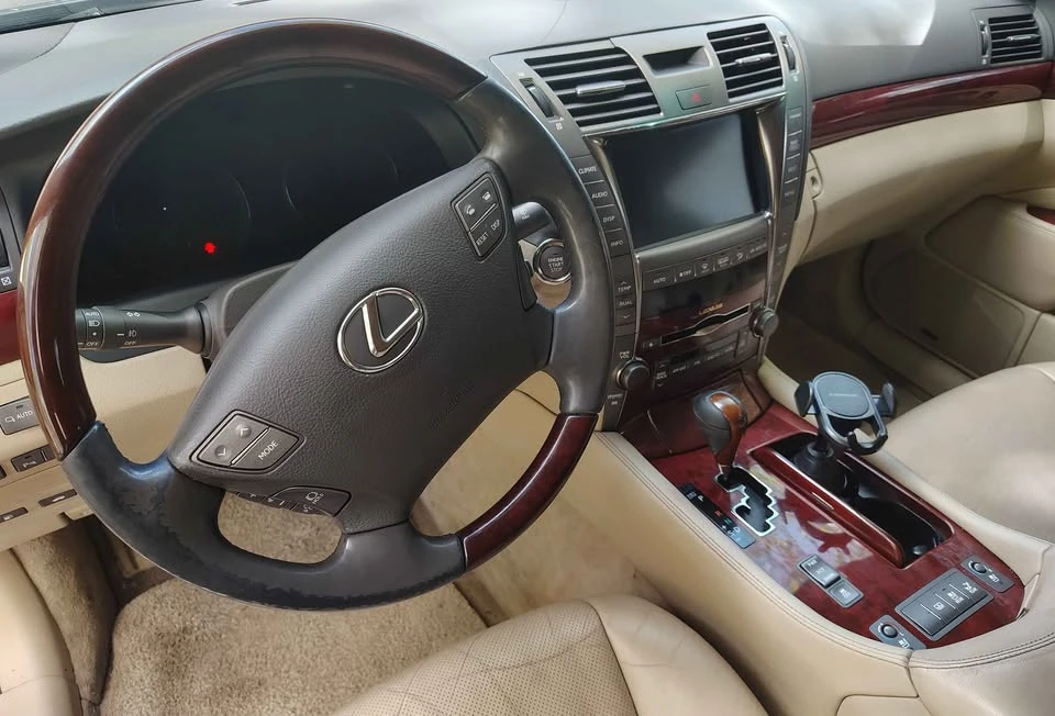 2007 Lexus LS 4th Gen - Image 14 of 16
